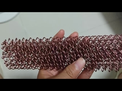 Metalowe siatki zasłony brązowe wykończenie zawieszone sieci drukowe pomieszczenia rozdzielacze do sufitu