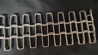 Niestandardowa, odporna na ciepło, ciągła żywność ss304 Metalowa podkowa ze stali nierdzewnej 316, świetna siatka ścienna płaska