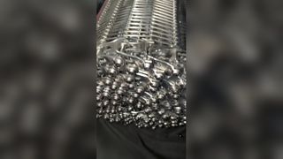 Elastyczna metalowa maszyna spiralna ze stali nierdzewnej Siatkowy tunel chłodzący chleb Okrągły przenośnik taśmowy chłodzący